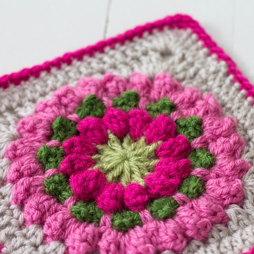 Read more about the article Popcorn Stitch Bloom Square Pattern