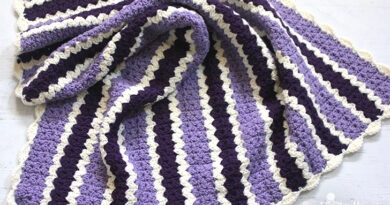 Crochet Cluster v-stitch Striped Blanket