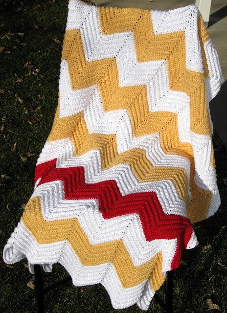 Read more about the article Chevron Blanket Free Pattern