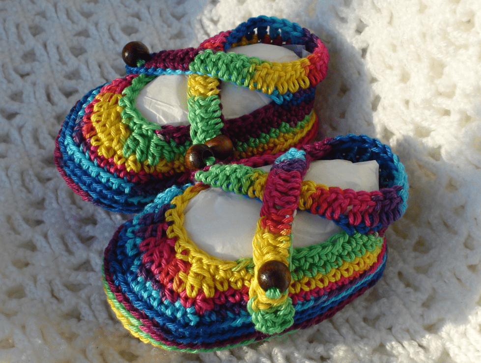 Read more about the article Baby Rainbow Sandals Crochet