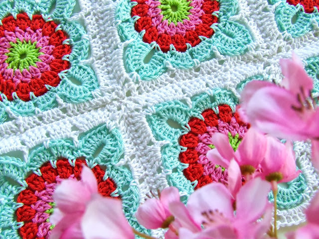 Read more about the article Pretty Crochet Flower Square Pattern