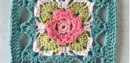 Beautiful 3D Flower Square Free Pattern