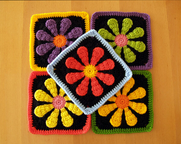 Retro Daisy Square Crochet Pattern