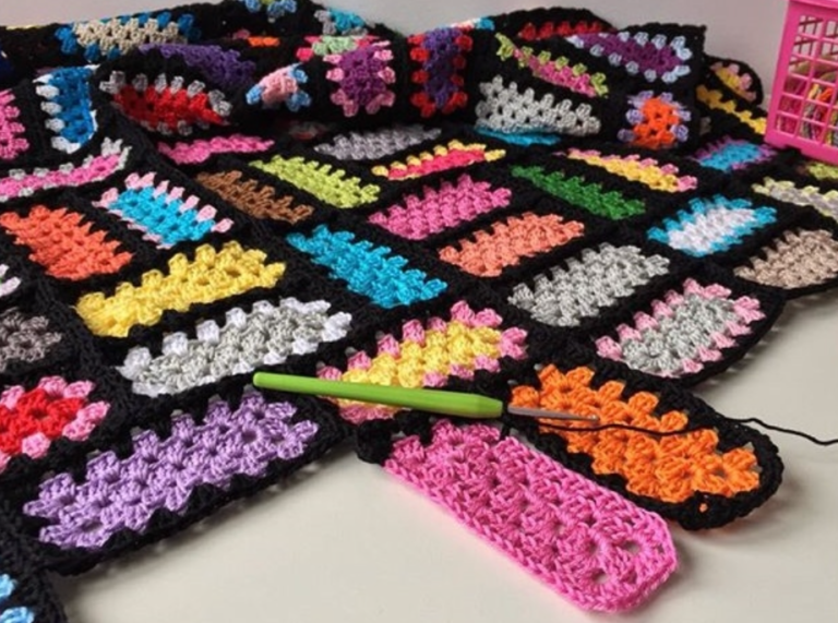 Read more about the article Granny’s Rectangular Blanket