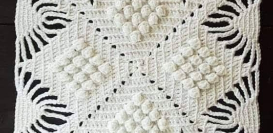 Elegant Square Motif Crochet Pattern with Border